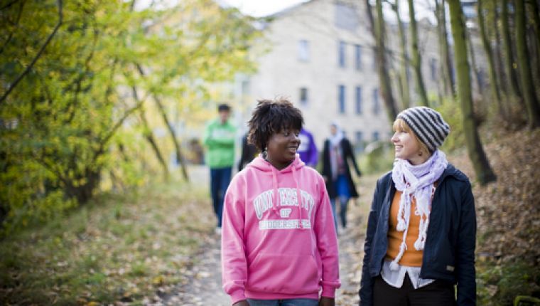 Studere ved University of Huddersfield i England