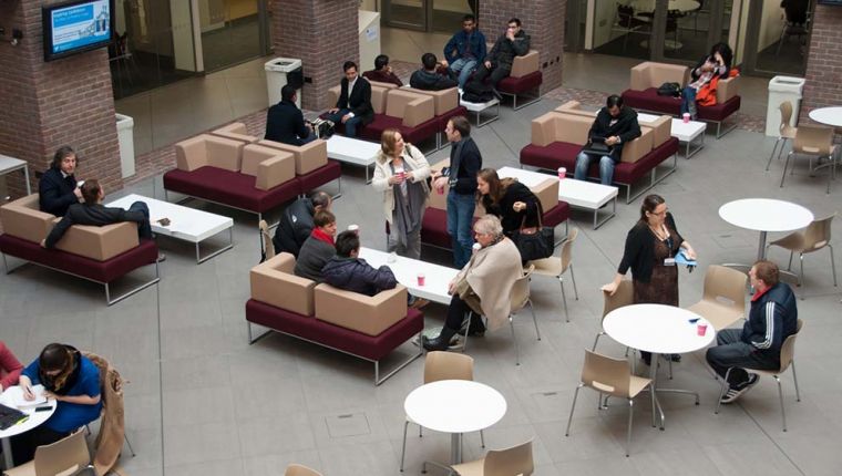 Studere ved Kingston University i London