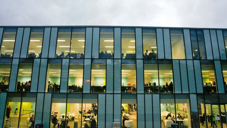 Studere ved Kingston University i London