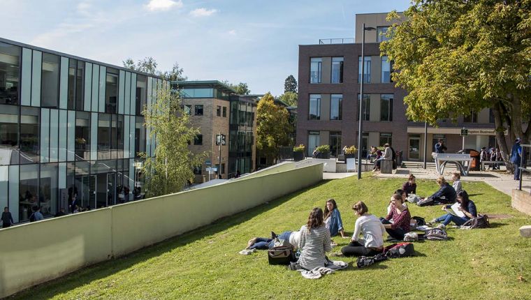 Studere ved Kingston University i London