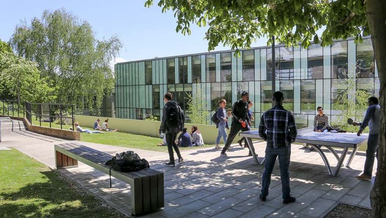 Studere ved Kingston University i London