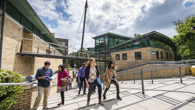 Studere ved Kingston University i London
