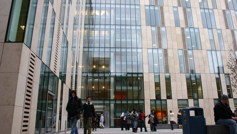 Studere ved Kingston University i London