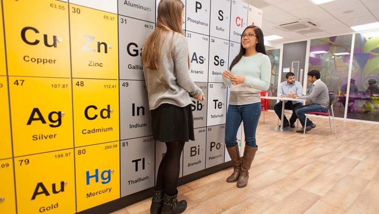 Studere ved Kingston University i London