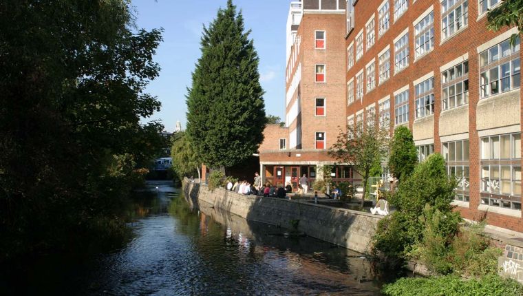 Studere ved Kingston University i London