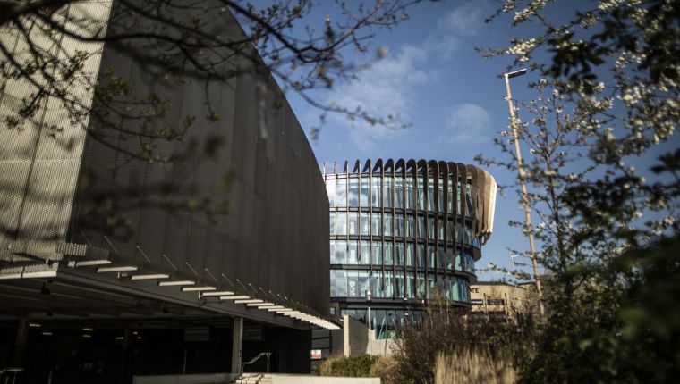 Studere ved University of Huddersfield i England