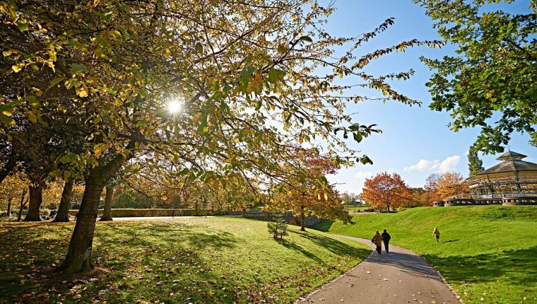 Studere ved University of Huddersfield i England