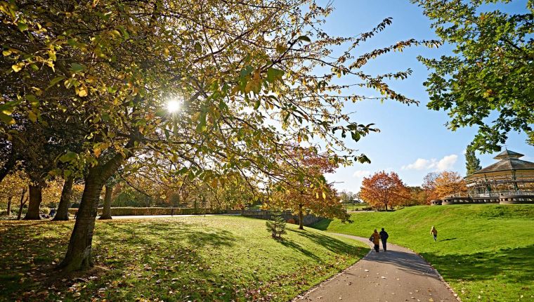 Studere ved University of Huddersfield i England