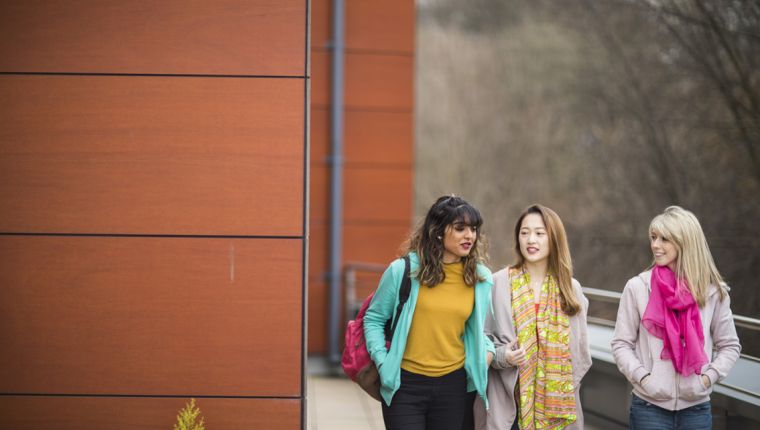 Studere ved University of Huddersfield i England